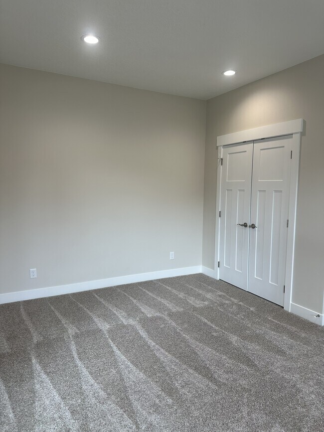Building Photo - 236 S 200 W
