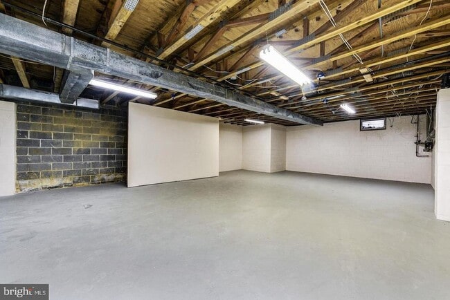 Building Photo - 215 Keats Ct