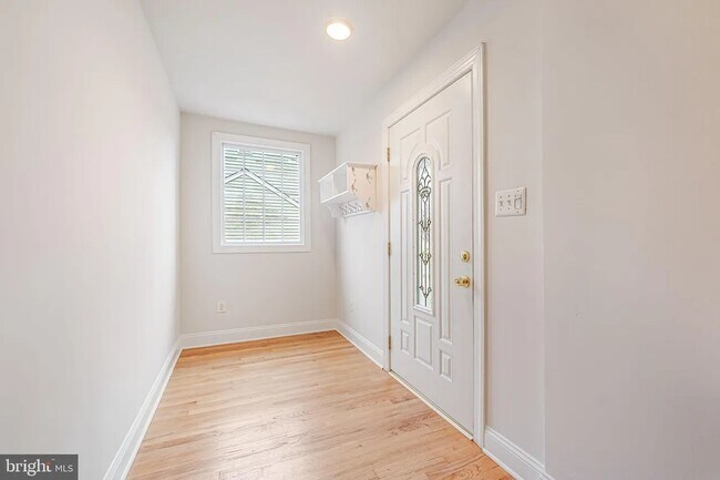 Building Photo - 2957 Strathmeade St
