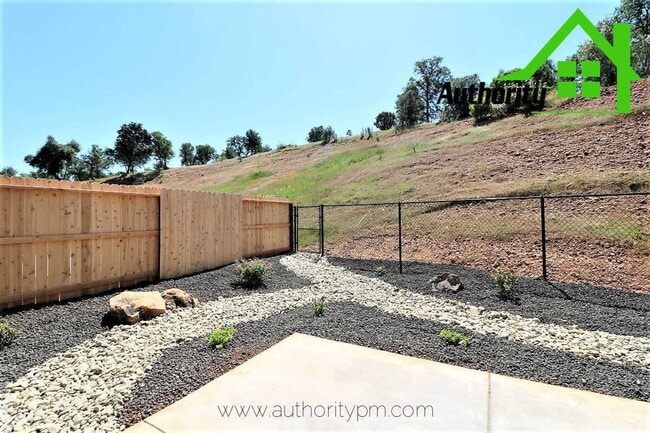 Building Photo - 20231 Ballentine Dr