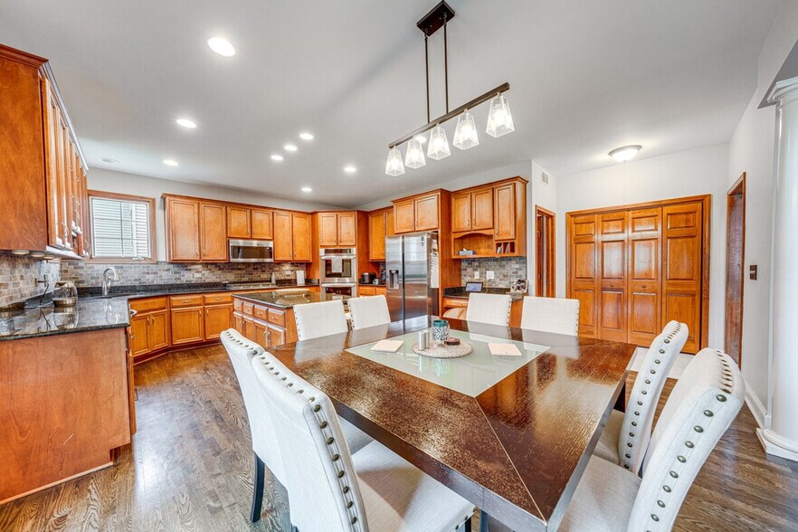 Building Photo - 3423 Goldfinch Dr