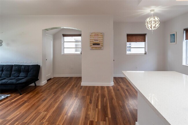 Building Photo - 1205 Marseille Dr
