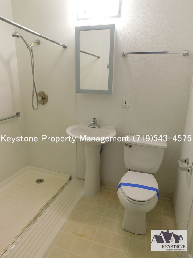 Building Photo - 819 Troy Ave