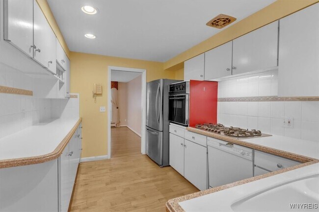 Building Photo - 116 Segsbury Rd