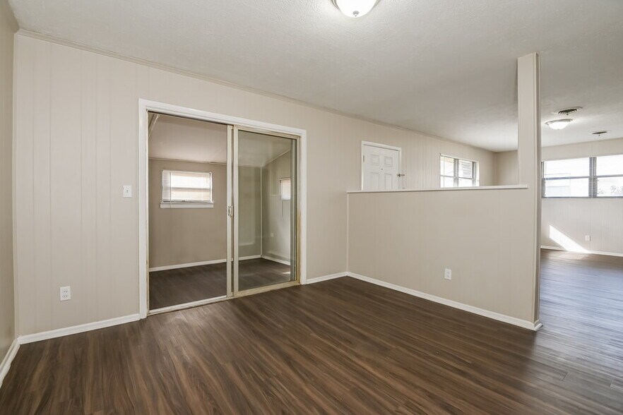 Building Photo - 3937 Rodby Dr