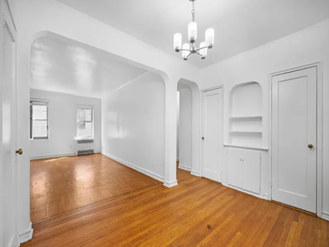 Building Photo - 601 E 19th St