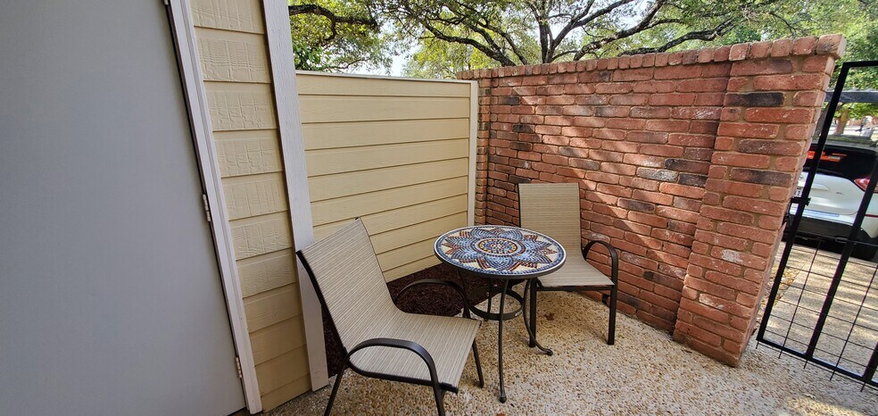Private front patio - 11610 Vance Jackson