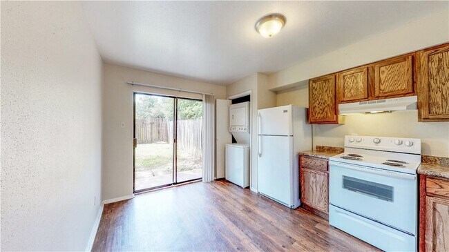 Building Photo - 303 Manuel Dr