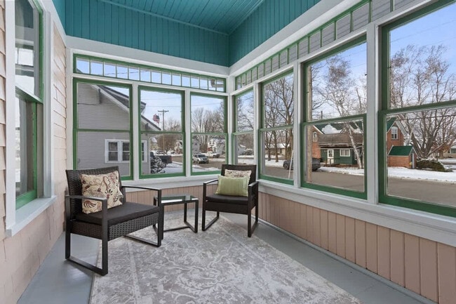 Building Photo - 100 W 1st St