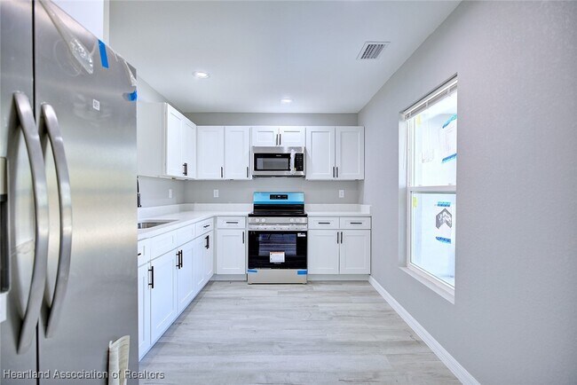 Building Photo - 293 Lincoln Rd NE