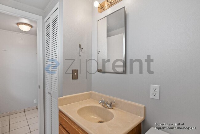 Building Photo - 3350 Pepper Tree Ln