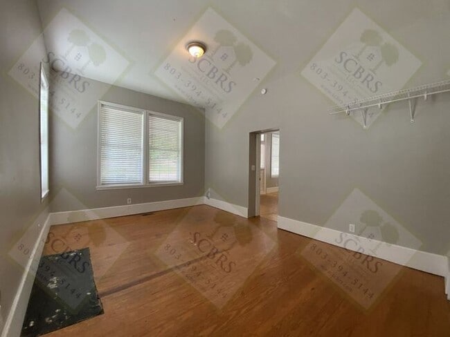 Building Photo - Spacious 6 Bedroom, 3 Bathroom Home Near U...