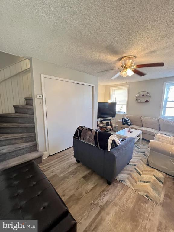 Building Photo - 125 Maple St