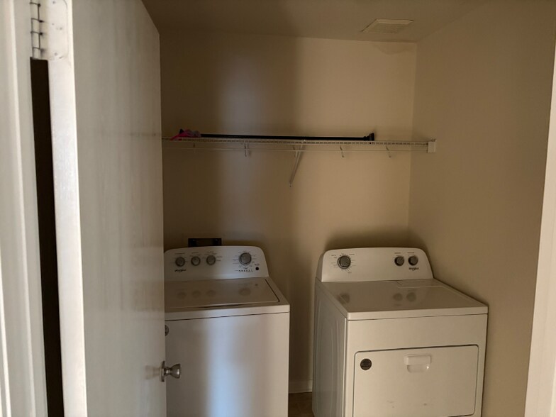 Building Photo - 327 Remington Heights Dr