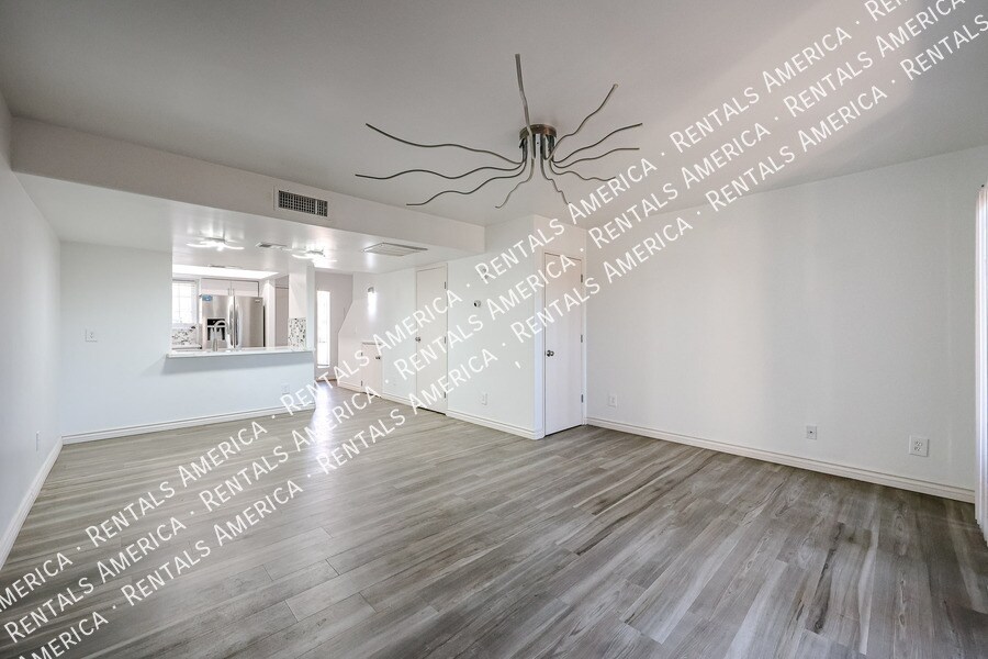 Building Photo - 1601 W Sunnyside Dr