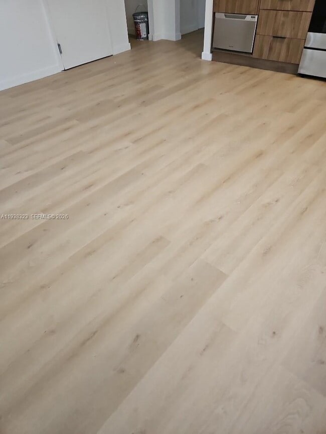 Building Photo - 557 Michigan Ave