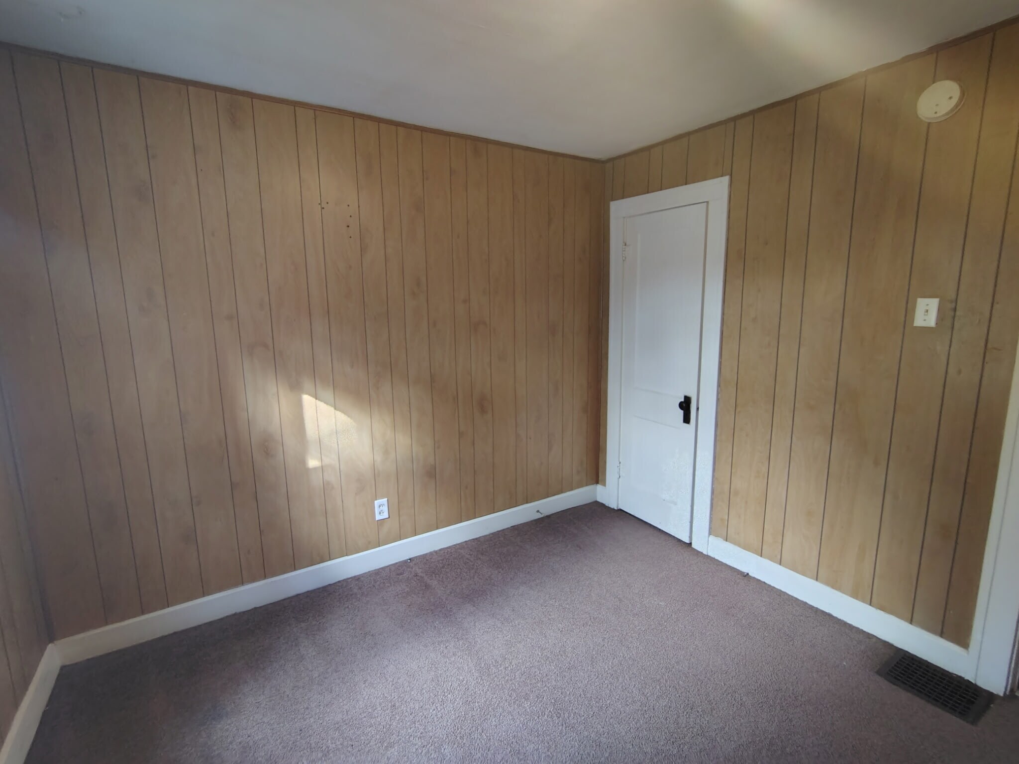 Building Photo - 2439 Chase St