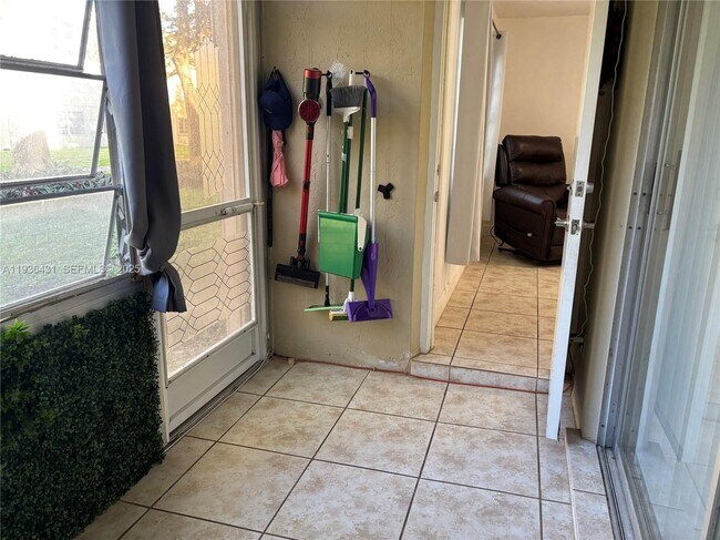 Building Photo - 351 Cambridge Rd