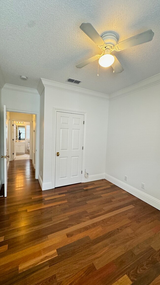 Building Photo - 1040 Nash Dr