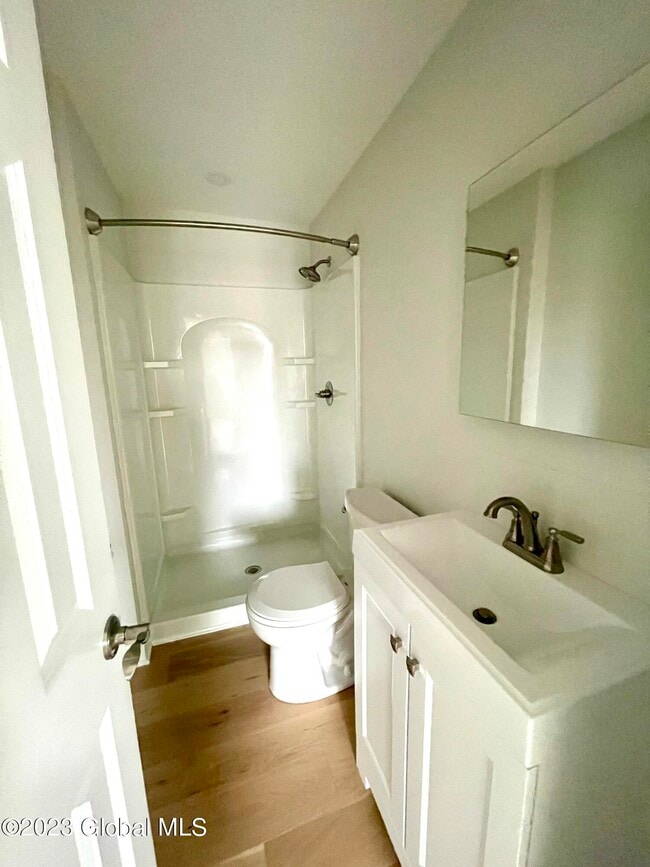 Building Photo - 423 Broadway