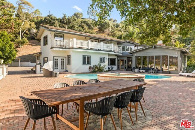 Building Photo - 3200 Oakley Dr