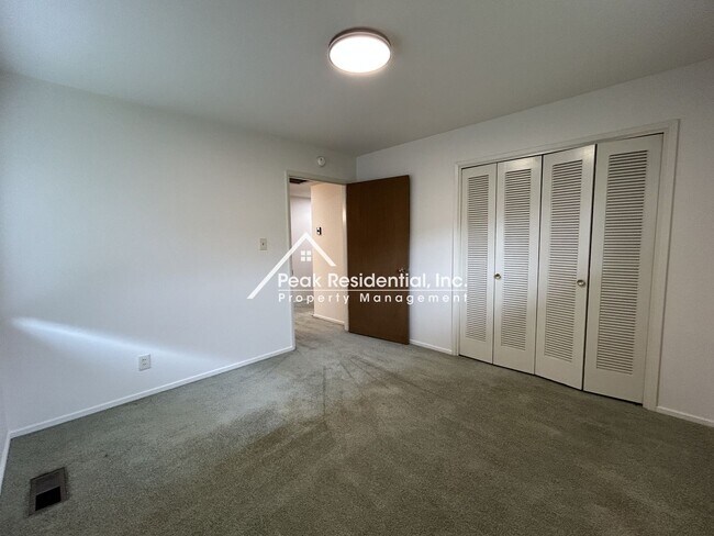 Building Photo - Charming 3 bedroom 2 bathroom House!