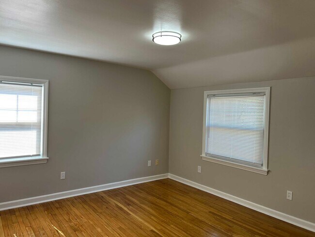 Building Photo - Spacious Colonial For Rent in Lyndhurst