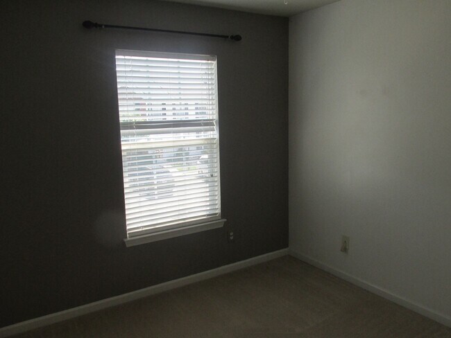 Building Photo - 3221 Mannington Dr