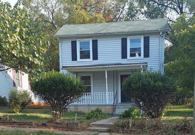 Building Photo - Two-Bedroom Single Family Home in Downtown...