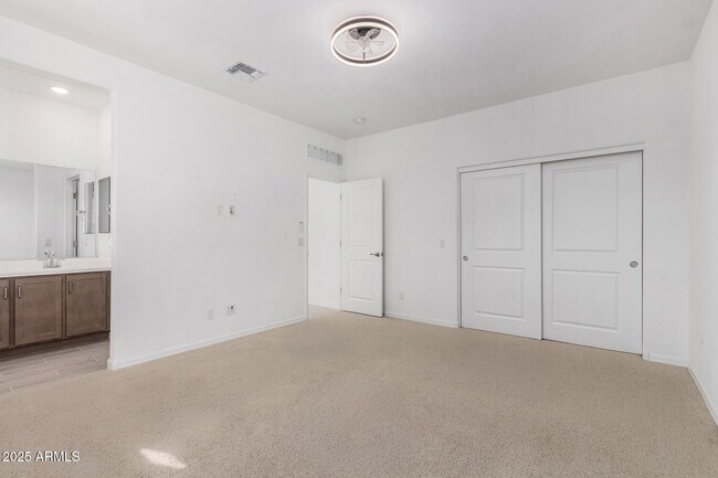 Building Photo - 15138 W Hadley St