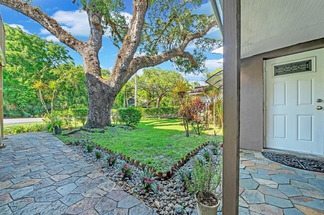 Building Photo - 1610 SW 30th Pl