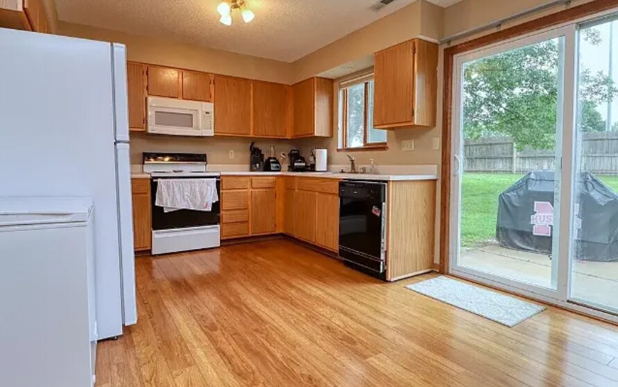 Building Photo - 1565 Cedar Crest Dr