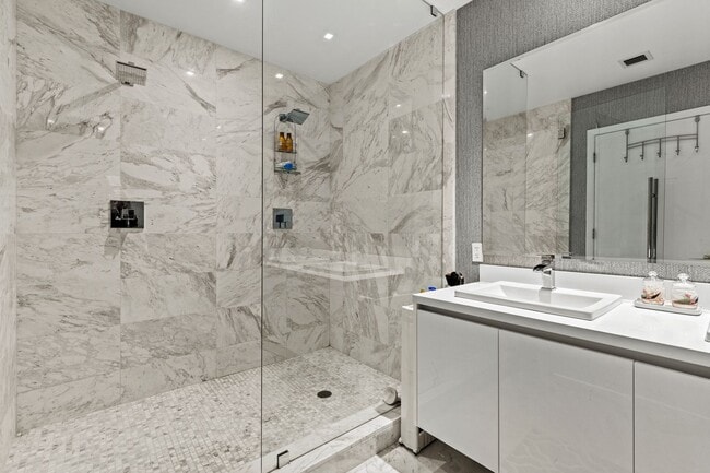 Building Photo - Luxury Beachfront Living at Its Finest – Fully Furnished Condo in Prime Fort Lauderdale Location!