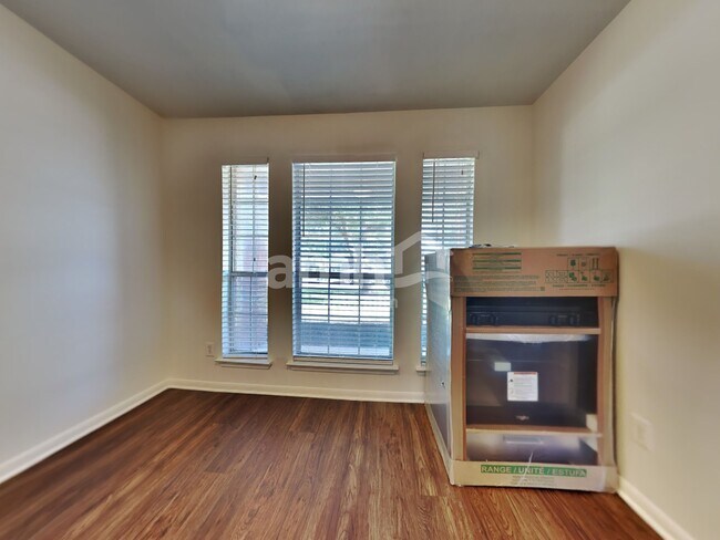 Building Photo - 2602 Daryns Landing Dr