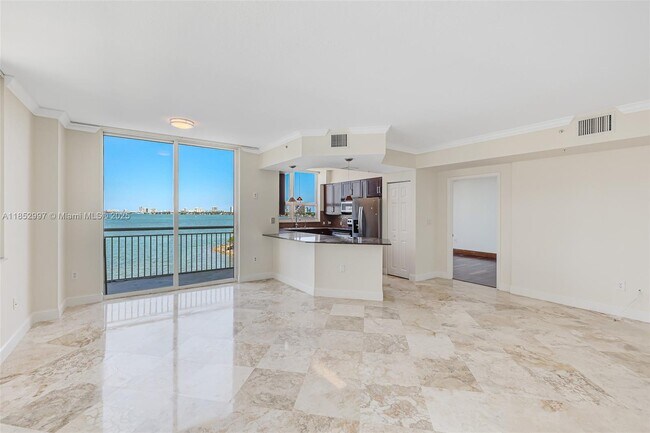 Building Photo - 2000 N Bayshore Dr