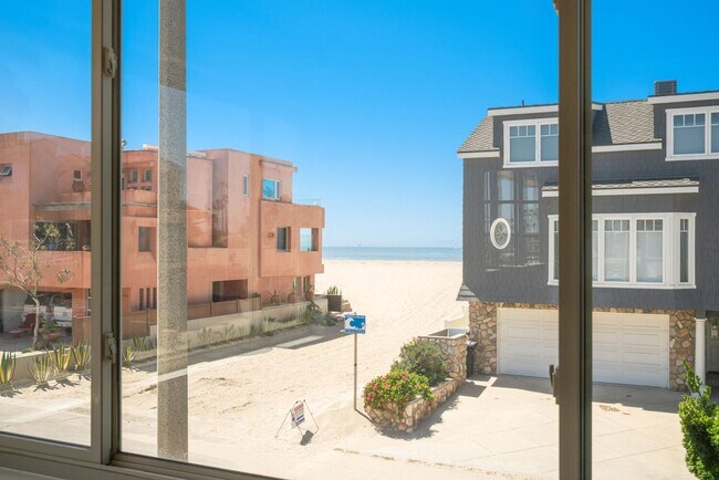 Building Photo - Oxnard Hollywood Beach Duplex