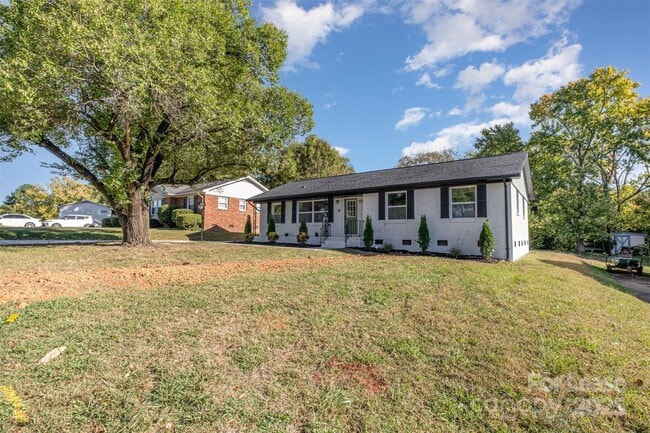 Building Photo - 3208 Clearview Dr