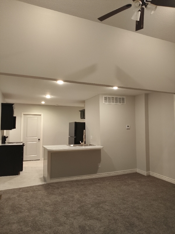 Building Photo - 124 S Green St