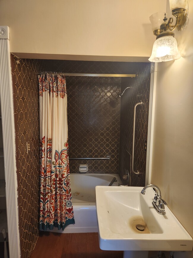 Building Photo - 308 S College Ave