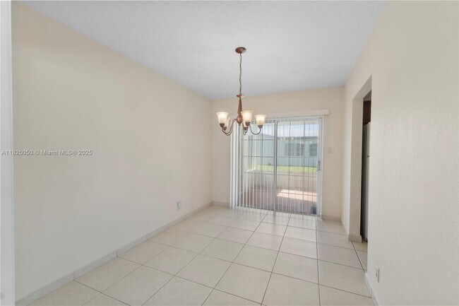 Building Photo - 6712 NW 70th Ct