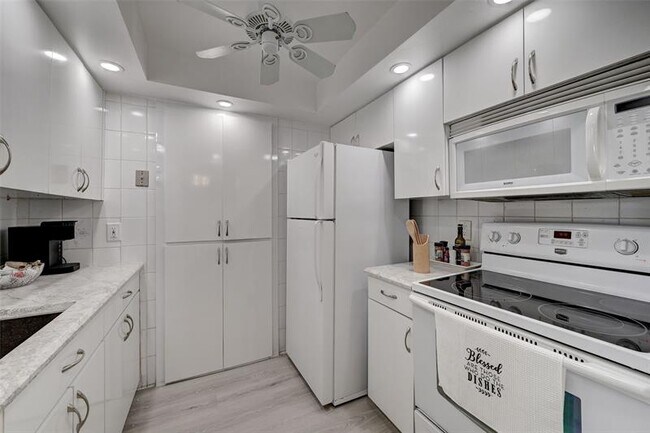 Building Photo - 111 Briny Ave