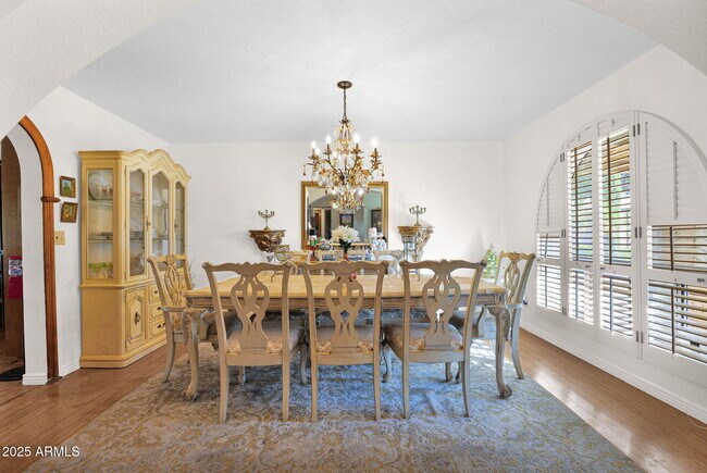 Building Photo - 426 E Carol Ann Way