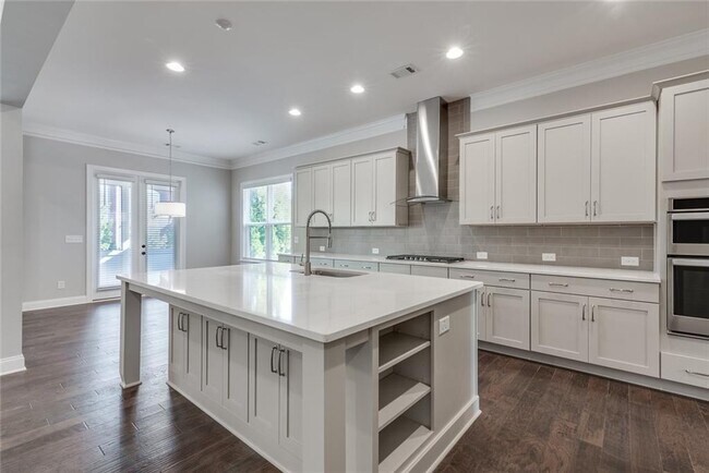 Building Photo - 440 Baroque Dr