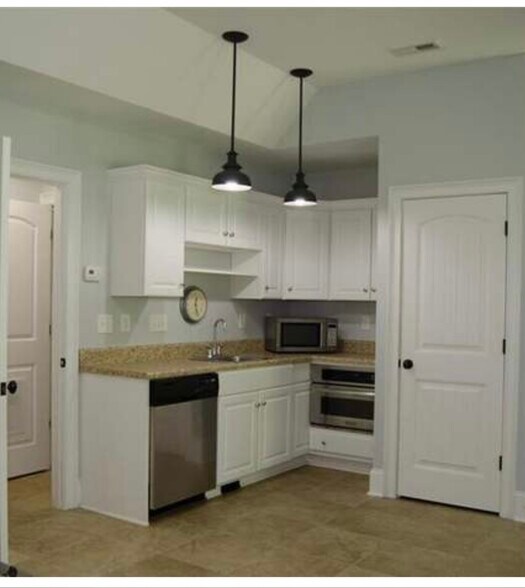 Kitchen - 5029 Ardenwoods Dr