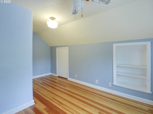 Building Photo - Charming 3 bed + office, 1.5 bath rental home in University Park Portland!