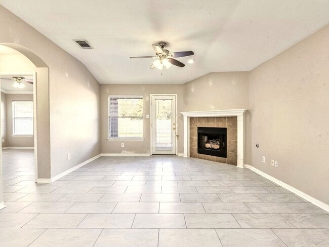 Building Photo - Comfortable 3BR / 2BA Home with Fireplace, Natural Light & Private Backyard