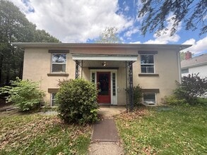 Building Photo - 606 E Elm St