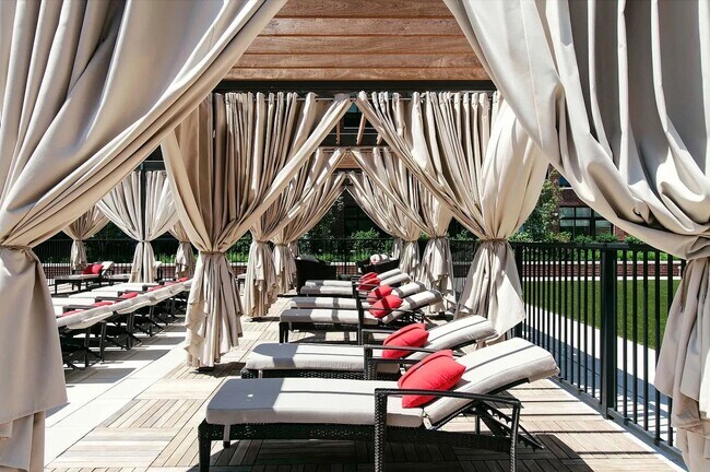 Building Photo - 110 1st St