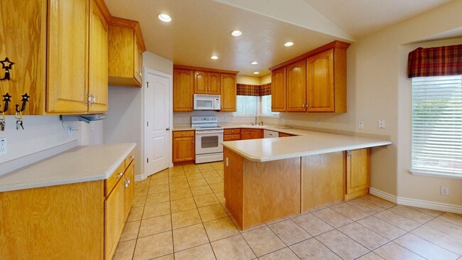 Building Photo - Herriman Rambler with Basement Apartment