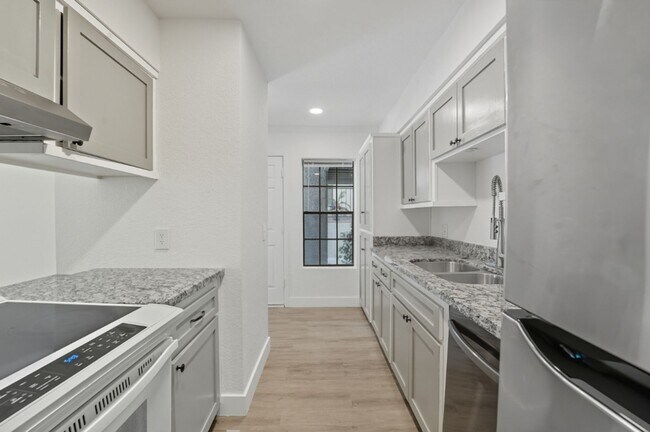 Building Photo - Stunning 2-bedroom, 2-bathroom home in the...